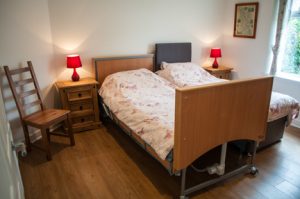 electric profile bed and single bed together