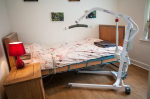 Single room profile bed with hoist