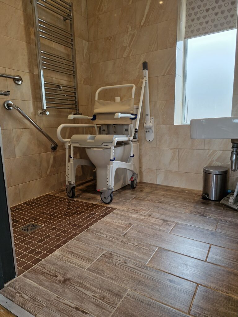 Showerchair/Commode over the WC